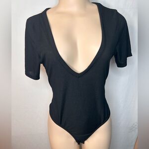 NWT PrettyLittleThing Plus Black Ribbed Plunge Short Sleeve Bodysuit Size 12